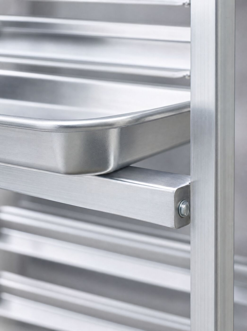 Close view of an aluminium runner with a sheet pan on it
